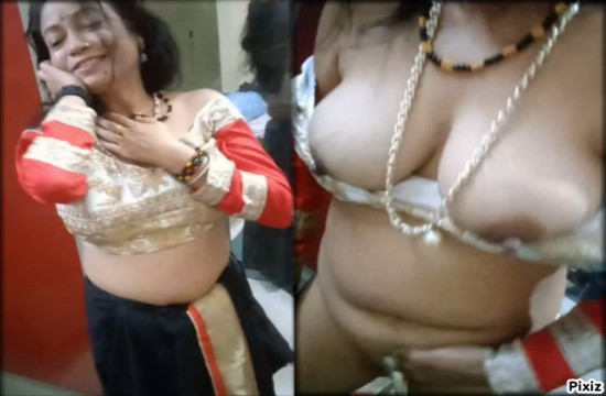 Horny Mature Bhabhi Showings Her Boobs and Pussy (Updates)